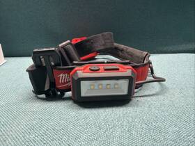 2115-21 Milwaukee 2115-20/2115-21 600lmn Led Redlithium Usb Low-profile Hard Hat Headlamp Damaged