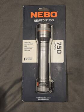 Nebo 645397937456 Newton 750 Lm Black Led Flashlight Aaa Battery 20 Hrs Max Run Time 1 Pk